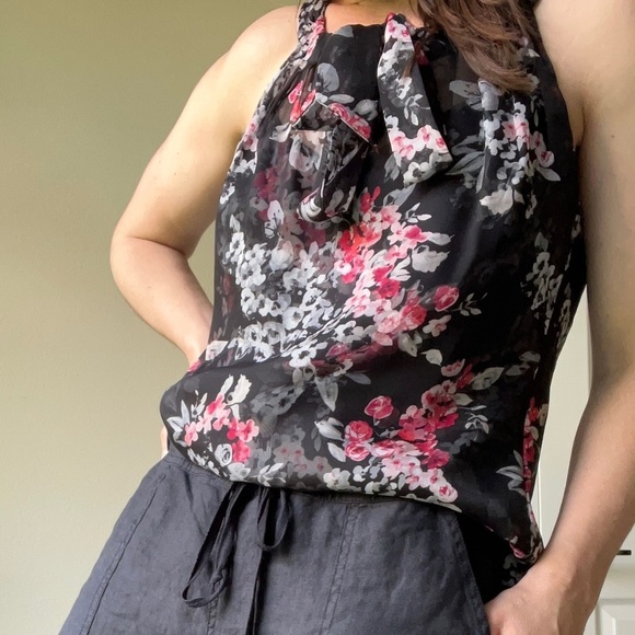 White House Black Market Tops - White House Black Market Bow Tie Printed Black Pink Floral Halter Top, size 6P